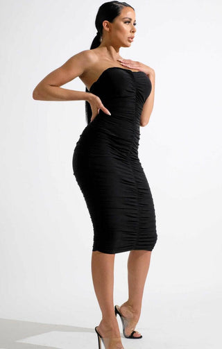 Kjole | Black Strapless Ruched Midi Dress - Salma