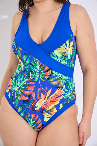 Badedrakt | A one-piece swimsuit decorated with floral patterns